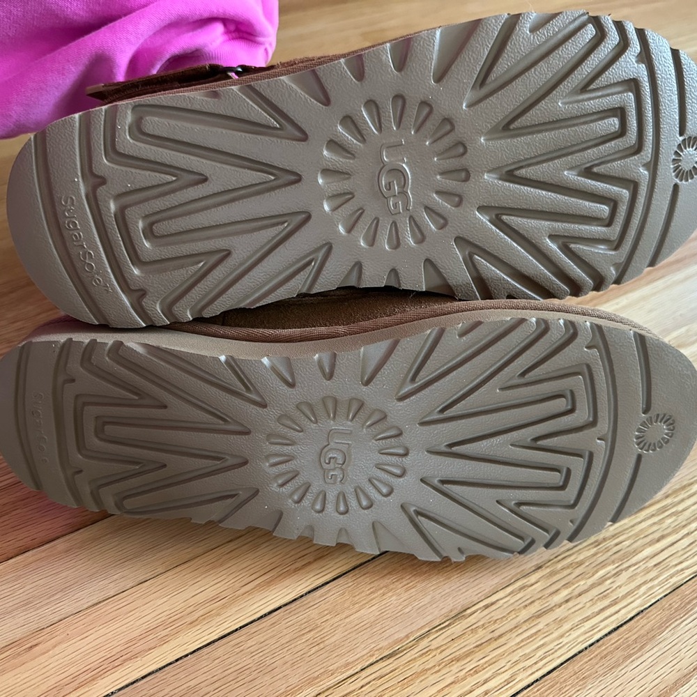 UGG Classic Ultra Mini Hybrid Boot - Picture 7 of 8